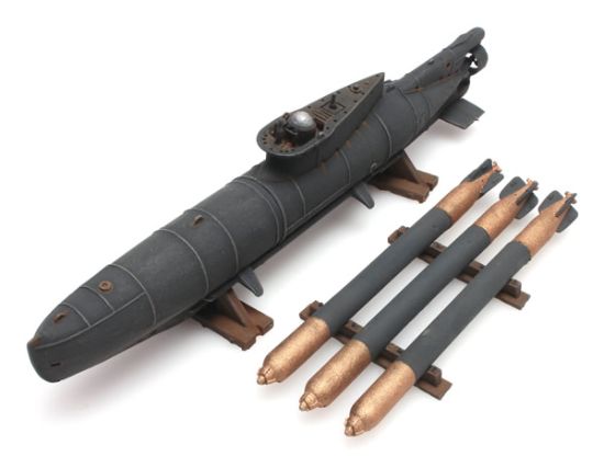 Picture of German Mini Submarine (Seehund) + Torpedoes