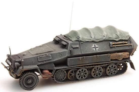 Picture of German WWII Sd. Kfz 251/8 B w. cover, gray