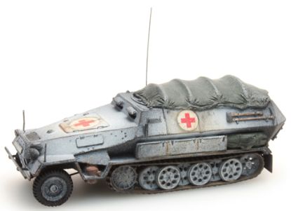 Picture of German WWII Sd. Kfz 251/8B (Red Cross version), winter