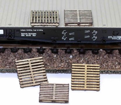 Picture of Pack of Five 1/87 or 1/72 Scale Wooden Pallets