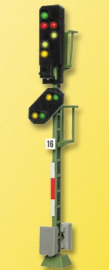 Picture of HO Departure signal light with pre-signal
