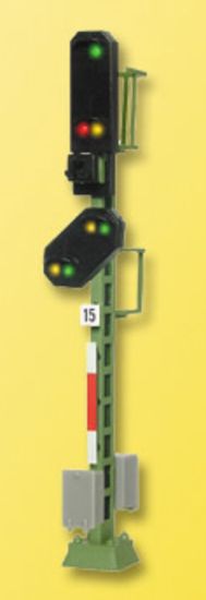 Picture of N Entrance signal light with pre-signal