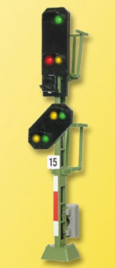 Picture of TT Entrance signal light with pre-signal