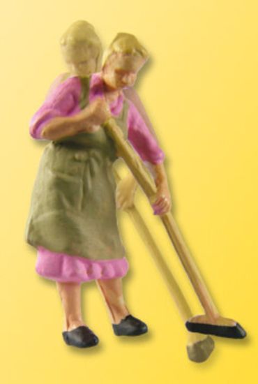 Picture of HO Farmers wife with broom