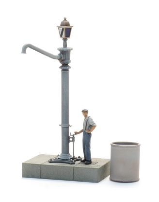 Picture of Water crane PLM M-12 + figure