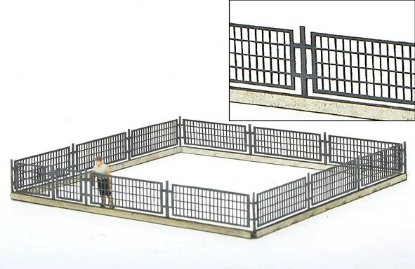 Picture of Lattice Fence w. Concrete Foundation(without figure) 