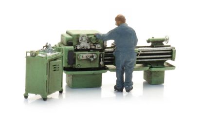 Picture of Metalworking lathe with figure