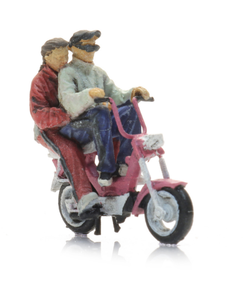 Picture of Gilera Citta moped with figures